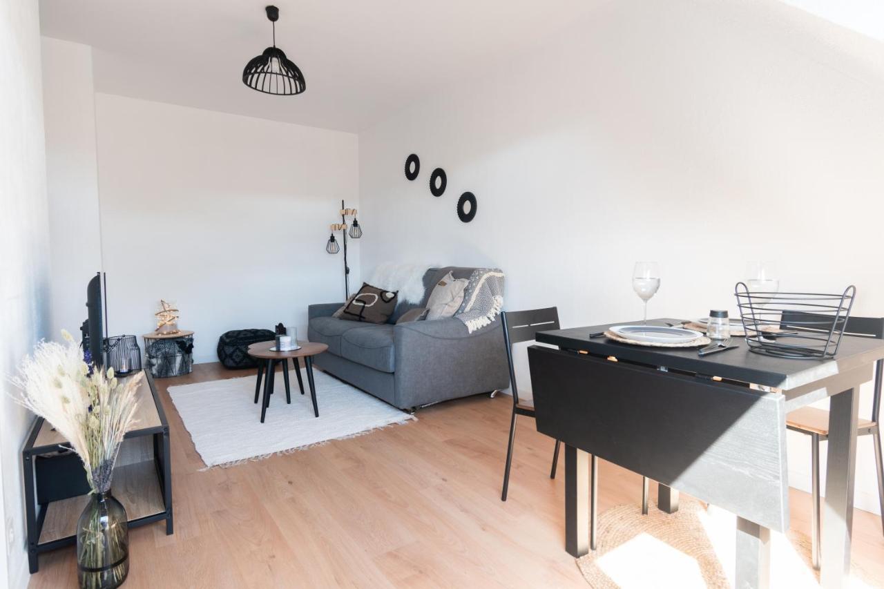 Bienvenue Chez Vous Tres Calme Et En Plein Centre Apartment Mantes-la-Jolie Exterior foto