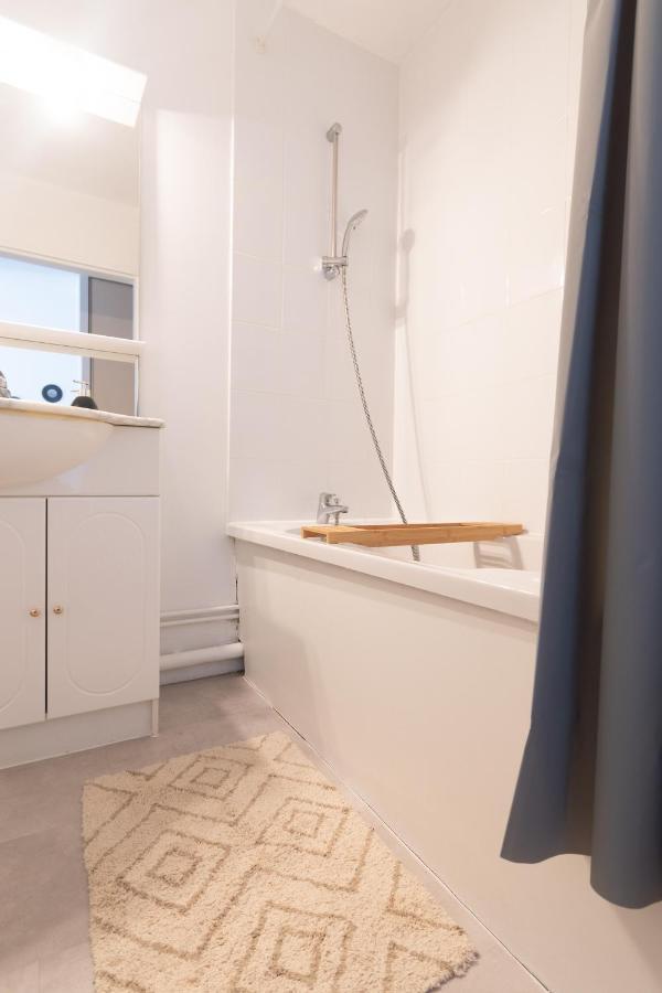 Bienvenue Chez Vous Tres Calme Et En Plein Centre Apartment Mantes-la-Jolie Exterior foto