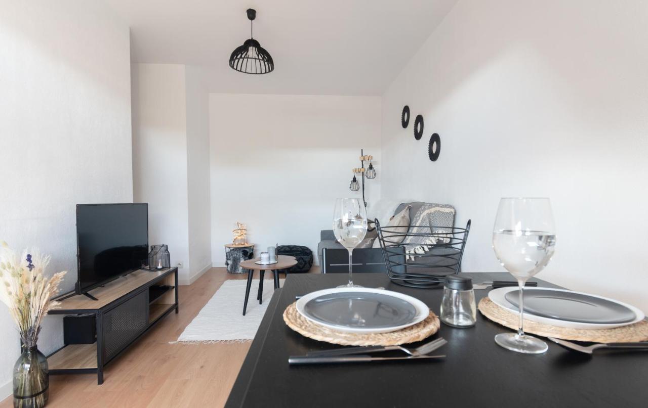 Bienvenue Chez Vous Tres Calme Et En Plein Centre Apartment Mantes-la-Jolie Exterior foto